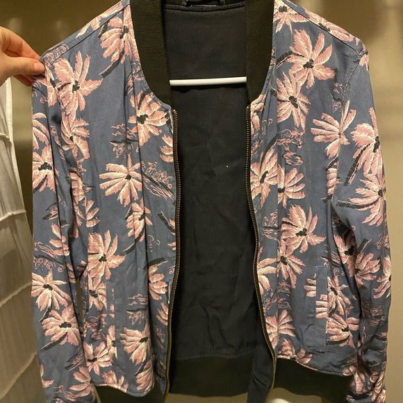 NWOT Faherty Aloha Reversible Bomber Jacket Hawaiian BLUE/PINK FLORAL - … - Picture 4 of 5